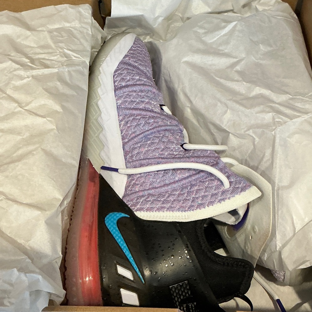 Nike LeBron 18 'Graffiti